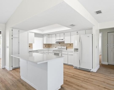 33 E Sea Harbor Drive - Photo Thumbnail 13