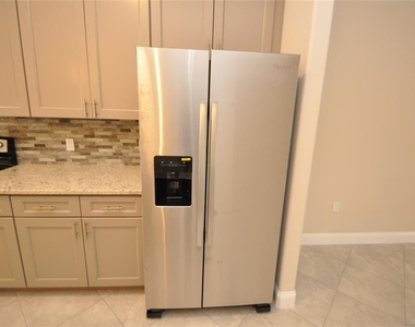 226 Coral Reef Court N - Photo Thumbnail 7