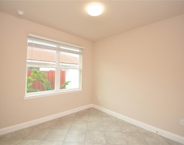 226 Coral Reef Court N - Photo Thumbnail 18