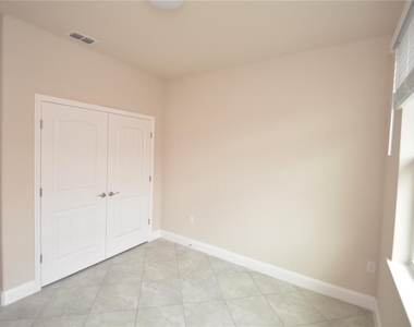 226 Coral Reef Court N - Photo Thumbnail 17