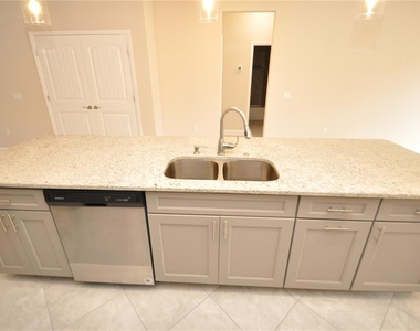 226 Coral Reef Court N - Photo Thumbnail 8