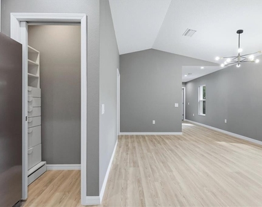 3908 Walnut Avenue - Photo Thumbnail 7
