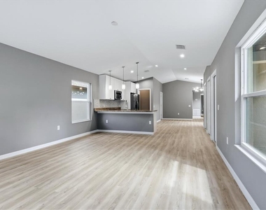 3908 Walnut Avenue - Photo Thumbnail 4