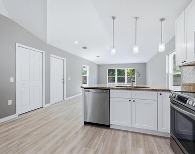 3908 Walnut Avenue - Photo Thumbnail 13