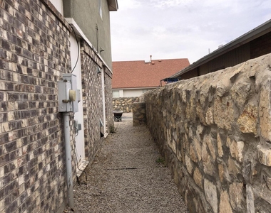11825 Imperial Gem Avenue - Photo Thumbnail 16
