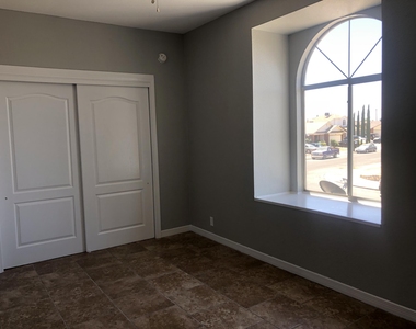 11825 Imperial Gem Avenue - Photo Thumbnail 11