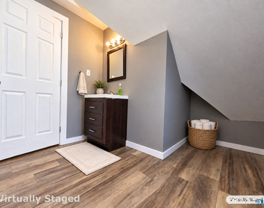 366 Sigourney Street - Photo Thumbnail 14