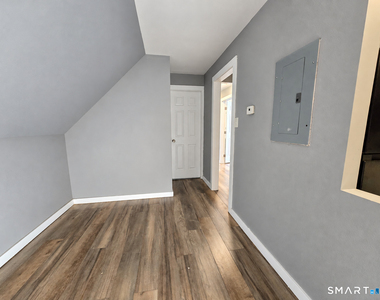 366 Sigourney Street - Photo Thumbnail 5