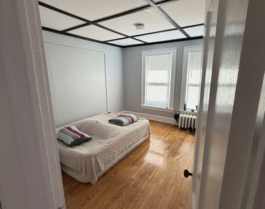 129 Quaker Lane - Photo Thumbnail 6