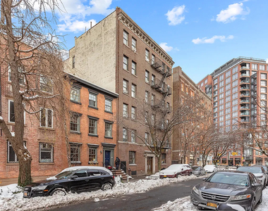 West 11th Street - Photo Thumbnail 11