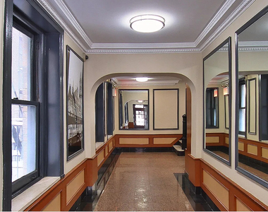 West 11th Street - Photo Thumbnail 10