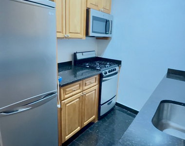 West 11th Street - Photo Thumbnail 1