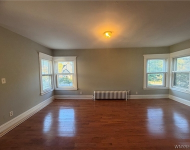 2776 Main Street - Photo Thumbnail 3