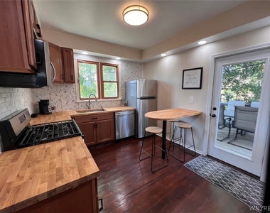 484 Grant Street - Photo Thumbnail 6