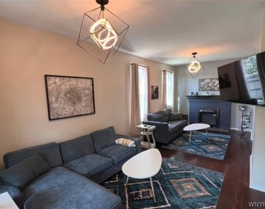 484 Grant Street - Photo Thumbnail 2