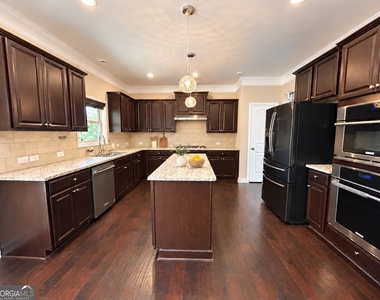 820 Stonekirk Court - Photo Thumbnail 4