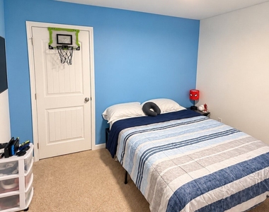 341 Starbuck Parkway - Photo Thumbnail 12