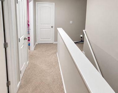 341 Starbuck Parkway - Photo Thumbnail 10