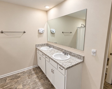 341 Starbuck Parkway - Photo Thumbnail 8