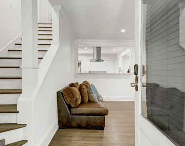 809 Crestridge Drive Ne - Photo Thumbnail 3