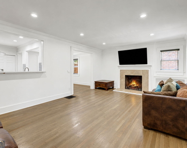 809 Crestridge Drive Ne - Photo Thumbnail 4