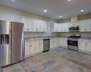 8365 Wallace Wood Road - Photo Thumbnail 4