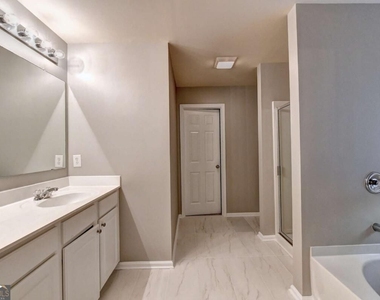 3070 Centerglen Lane - Photo Thumbnail 33
