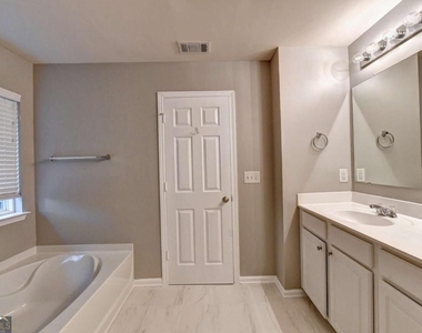 3070 Centerglen Lane - Photo Thumbnail 35