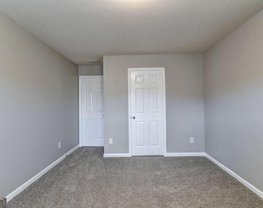 3070 Centerglen Lane - Photo Thumbnail 41