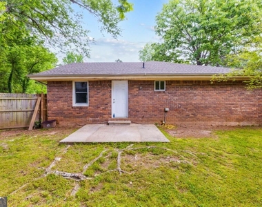 834 Wilson Circle Sw - Photo Thumbnail 17