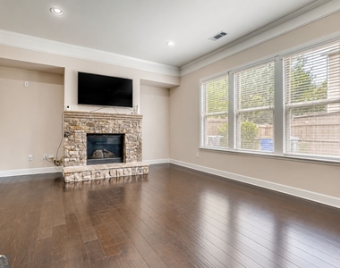 2544 Josselyn Lane Se - Photo Thumbnail 6