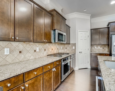 2544 Josselyn Lane Se - Photo Thumbnail 13