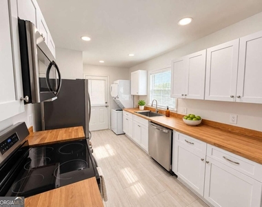 1438 Midlawn Drive - Photo Thumbnail 3