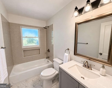 1438 Midlawn Drive - Photo Thumbnail 8