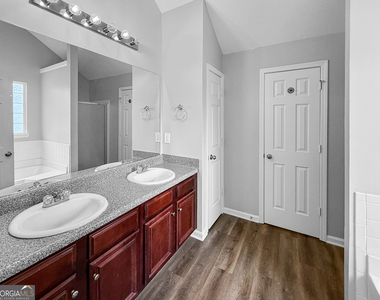 131 Laughlin Drive - Photo Thumbnail 10