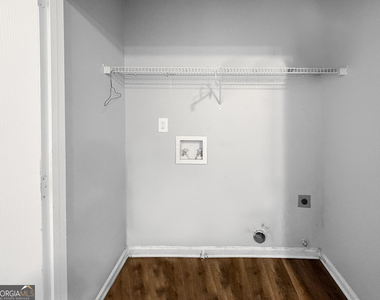 131 Laughlin Drive - Photo Thumbnail 7