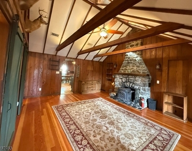 2209 Lakeside Dr W - Photo Thumbnail 1