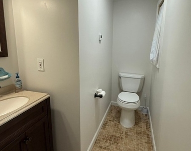 2209 Lakeside Dr W - Photo Thumbnail 8