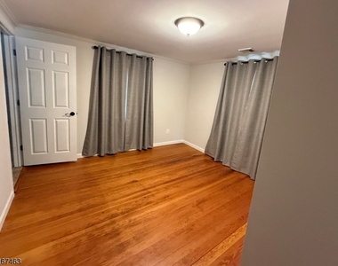 2209 Lakeside Dr W - Photo Thumbnail 7