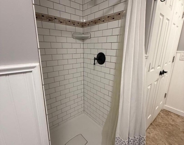 2209 Lakeside Dr W - Photo Thumbnail 5