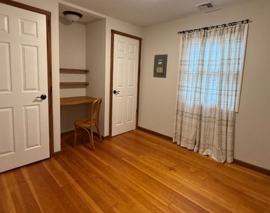 2209 Lakeside Dr W - Photo Thumbnail 9