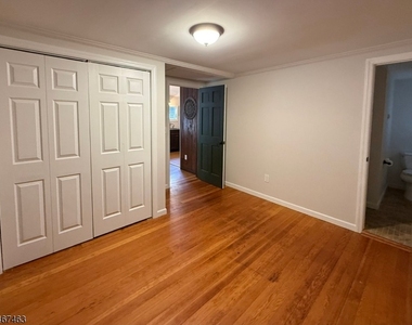 2209 Lakeside Dr W - Photo Thumbnail 6