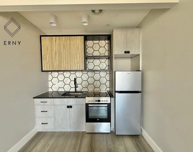1565 New York Avenue - Photo Thumbnail 1