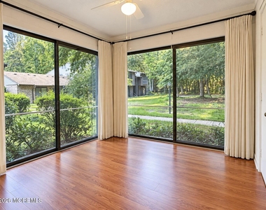 121 Lexington Court - Photo Thumbnail 5