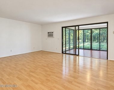 121 Lexington Court - Photo Thumbnail 7