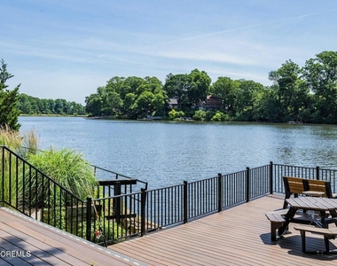 121 Lexington Court - Photo Thumbnail 16