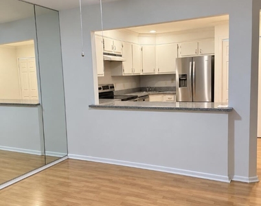 121 Lexington Court - Photo Thumbnail 2