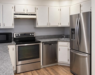 121 Lexington Court - Photo Thumbnail 3