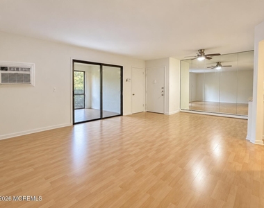 121 Lexington Court - Photo Thumbnail 6