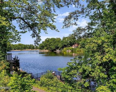 121 Lexington Court - Photo Thumbnail 17